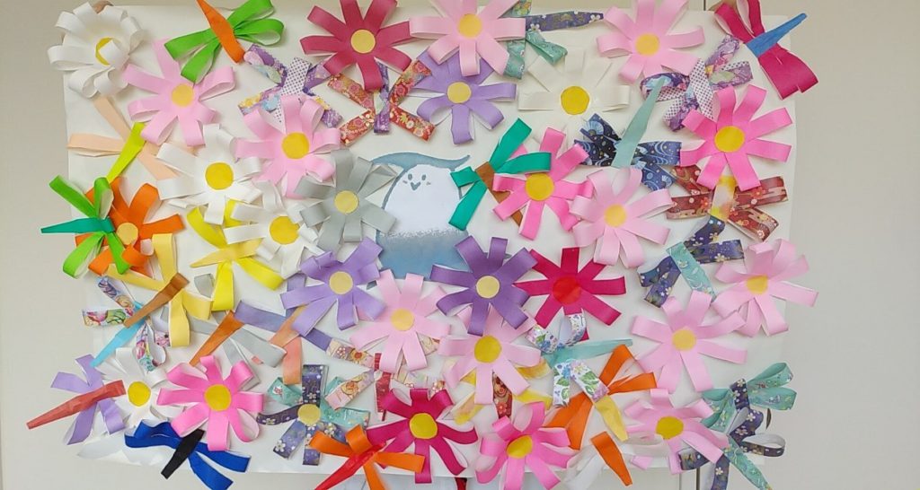 【看護だより】vol.103 芸術の秋、創作の秋！ ～のぞみの会の作品出展に向けて、患者さんと一緒に創作活動～